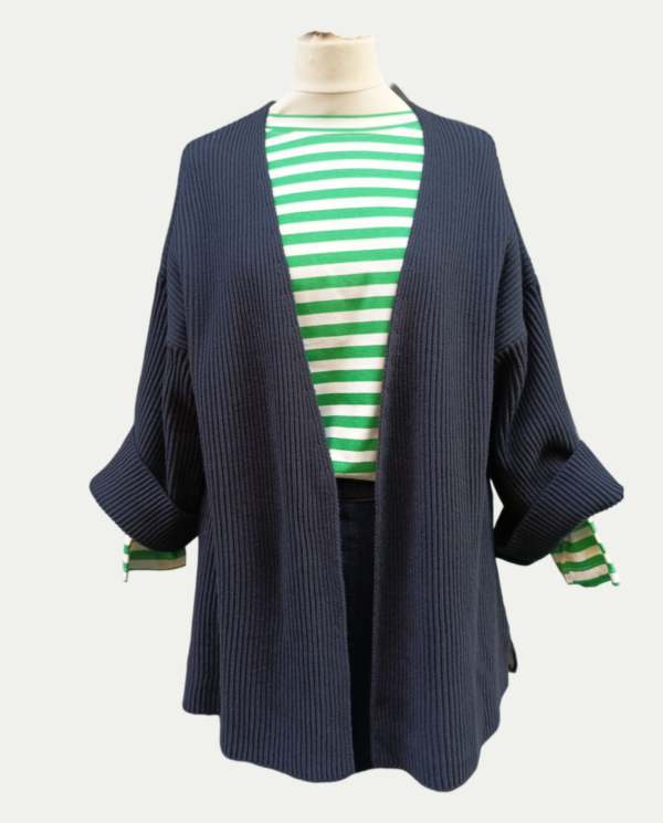 Cardigan blu senza bottoni taglio kimono due tessuti